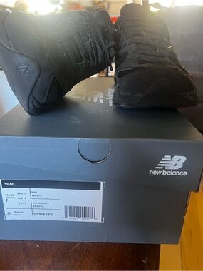 New Balance 9060 Triple Black Sneakers Women’s 8.5 / Kids 7Y EU 40